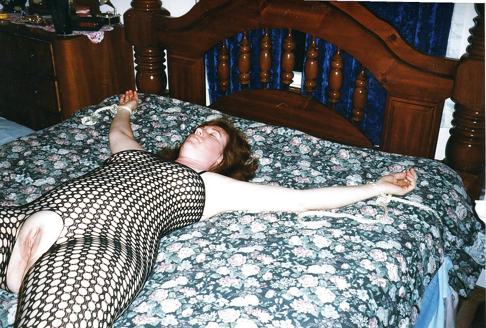 25P Older housewives in nylon and fishnets