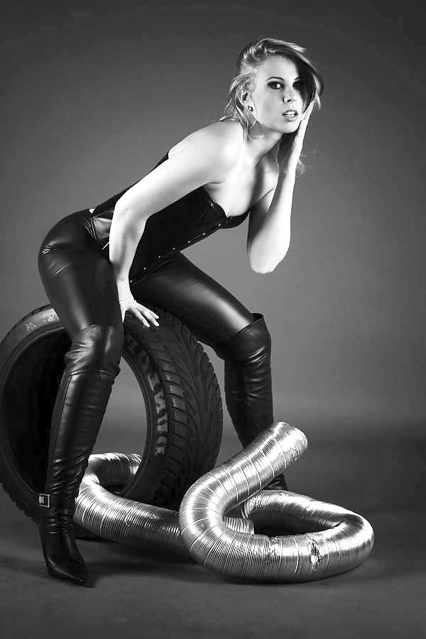 25P Sexy Women In Latex #15