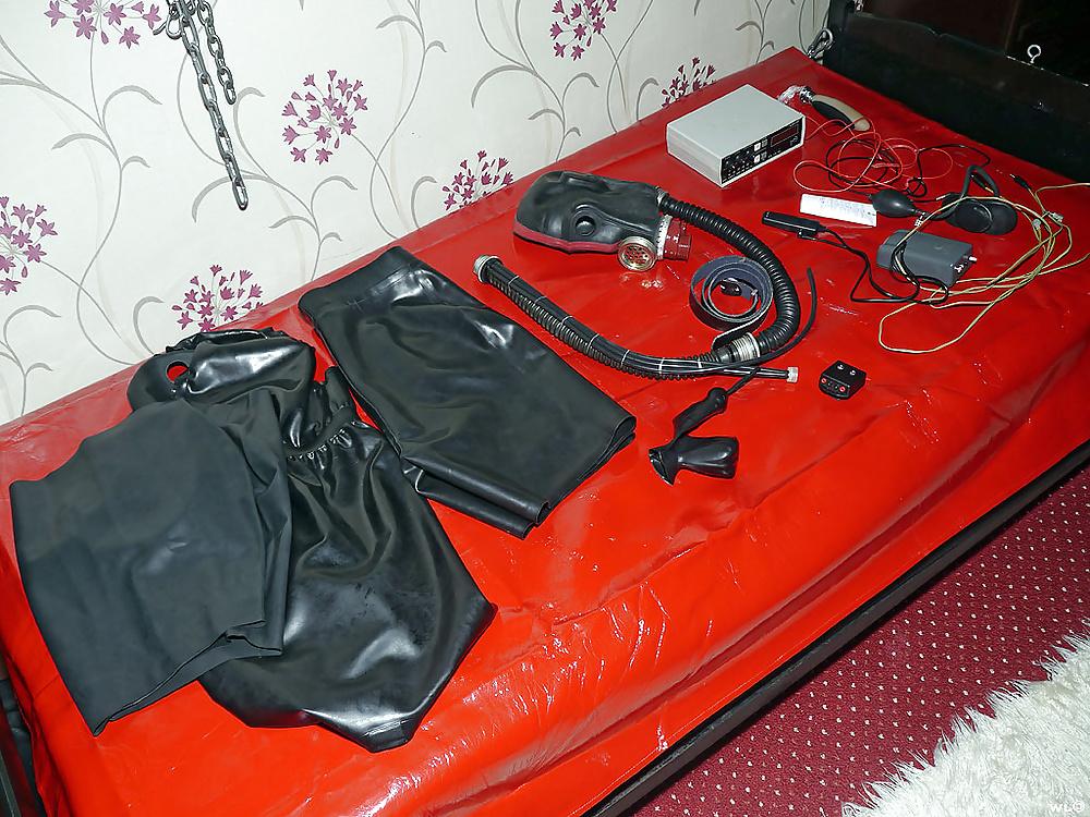 11P Latex, Poppers and Electro Session