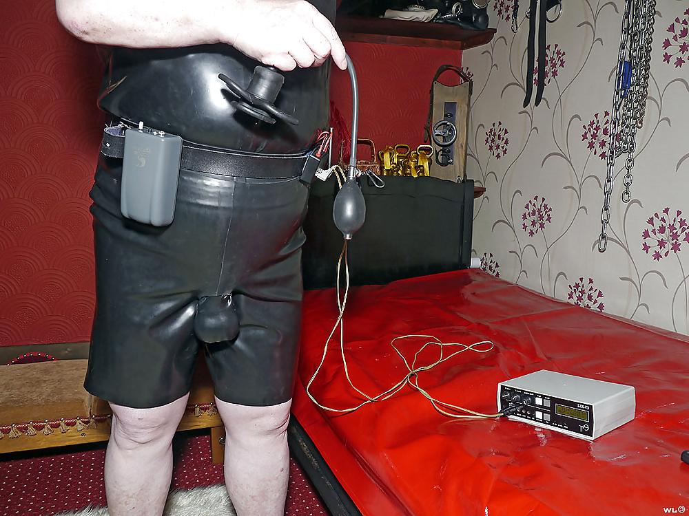 11P Latex, Poppers and Electro Session