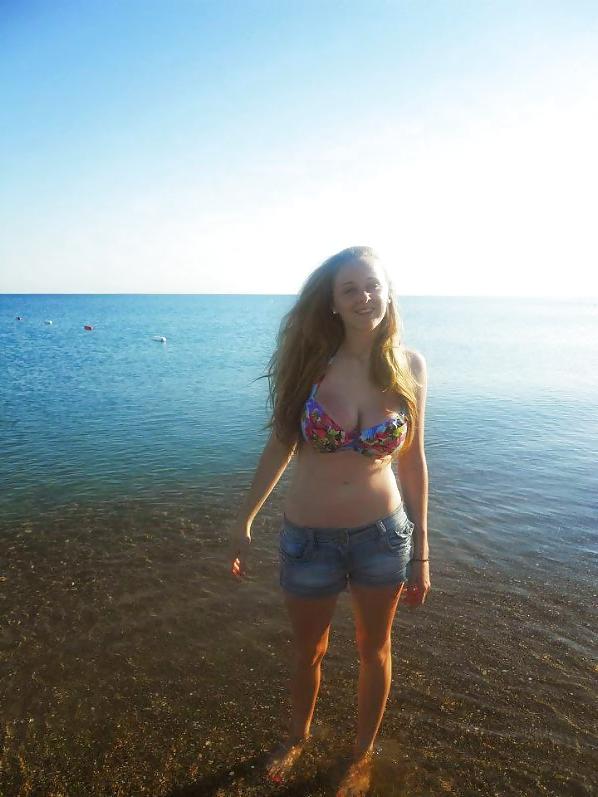 18P Busty blond bikini teen
