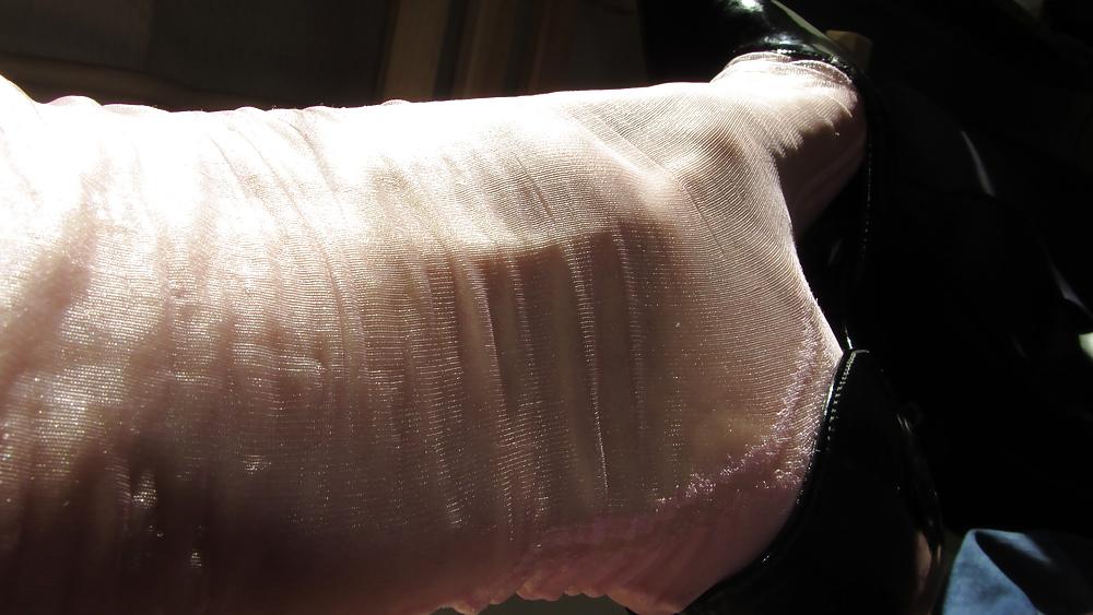 25P Rosa Nylons, rosa Satinhöschen, viele Kondome, erster Prolaps