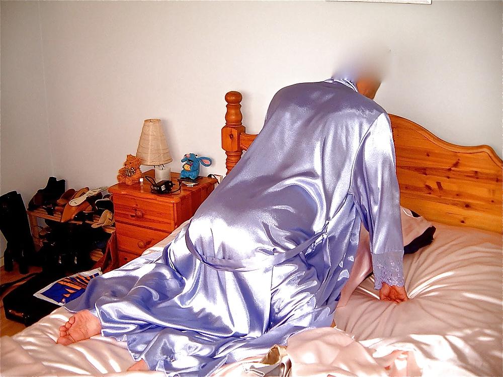 7P Me playing in satin