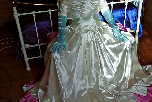 7P Me playing in satin