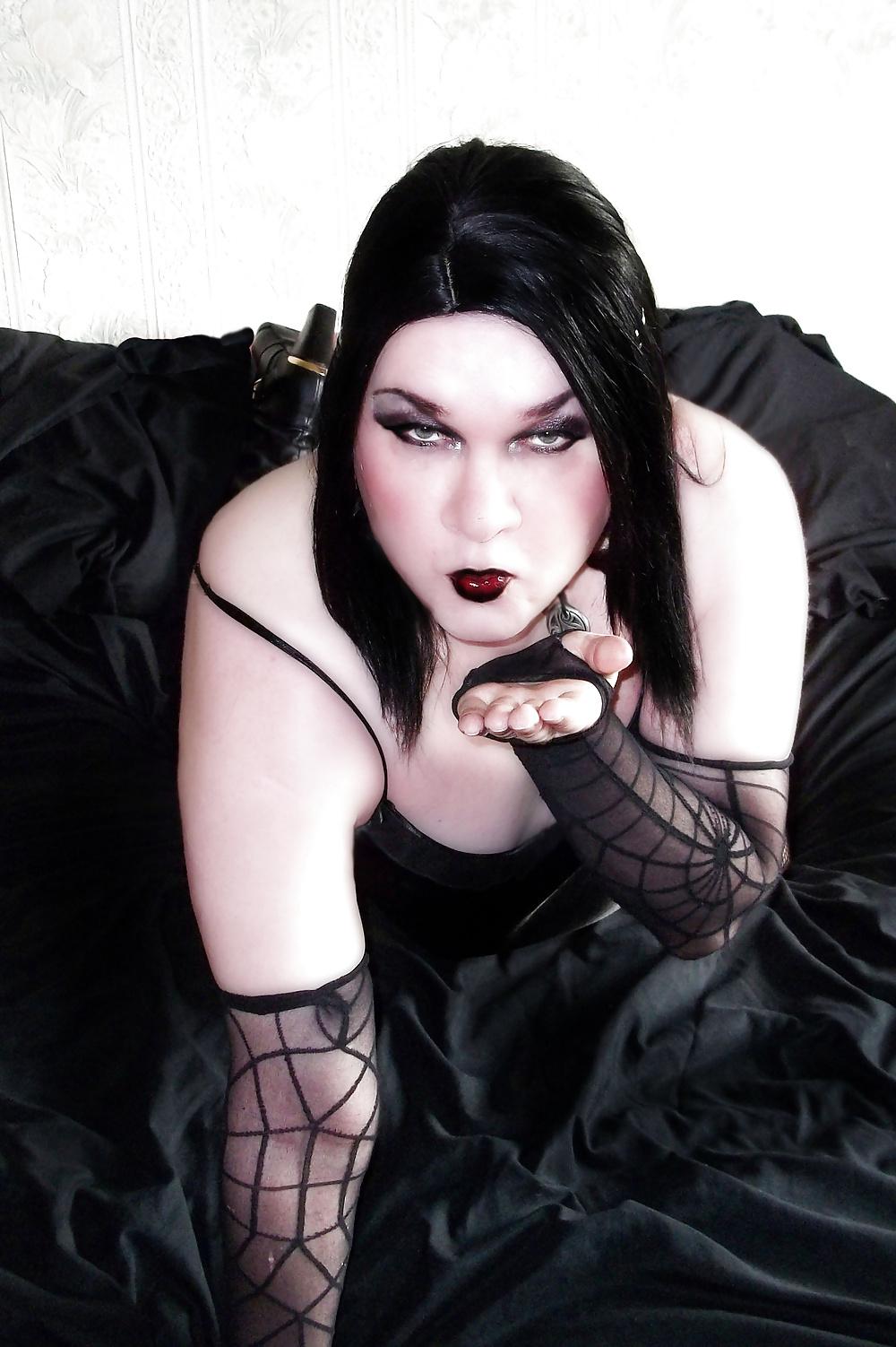25P Nights In Black Satin