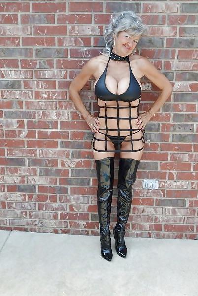15P SEXY NICE MOMS IN LATEX, PVC AND ALL