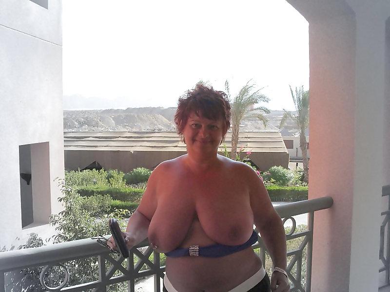 17P Saggy tits 90.