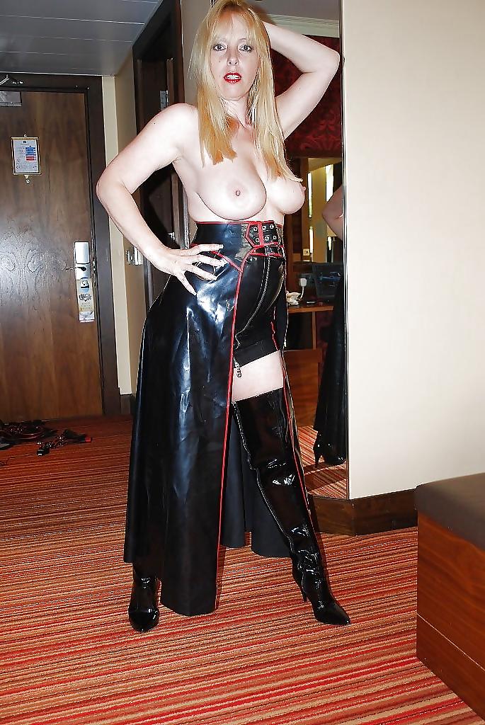 16P Very Sexy Latex Matures