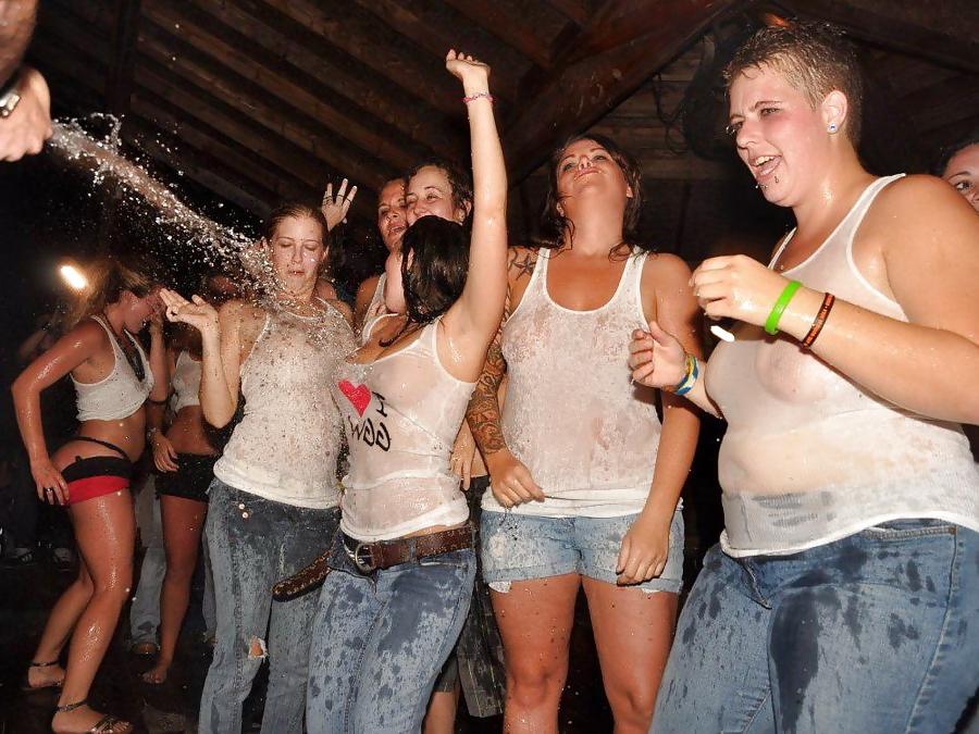 25P Wet T Shirt