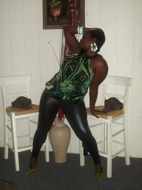 8P I love these latex leggings