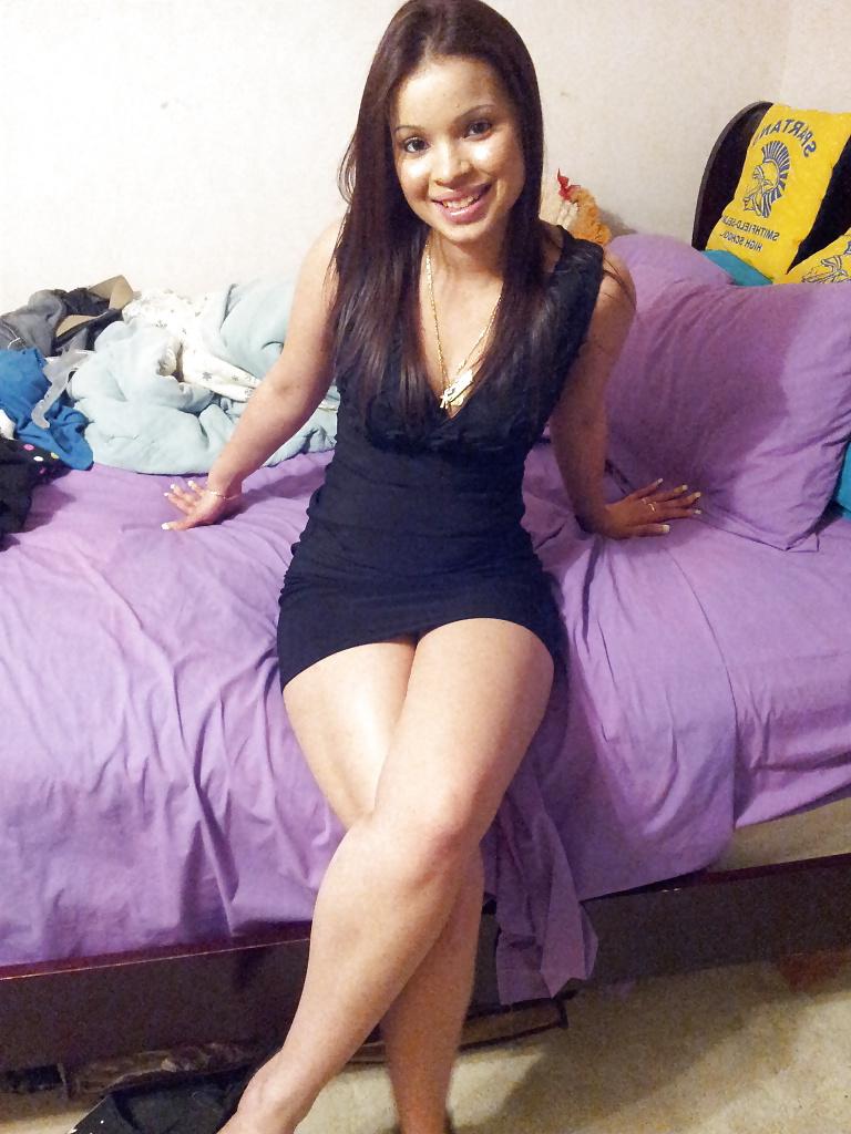 13P Sexy latina selfshots