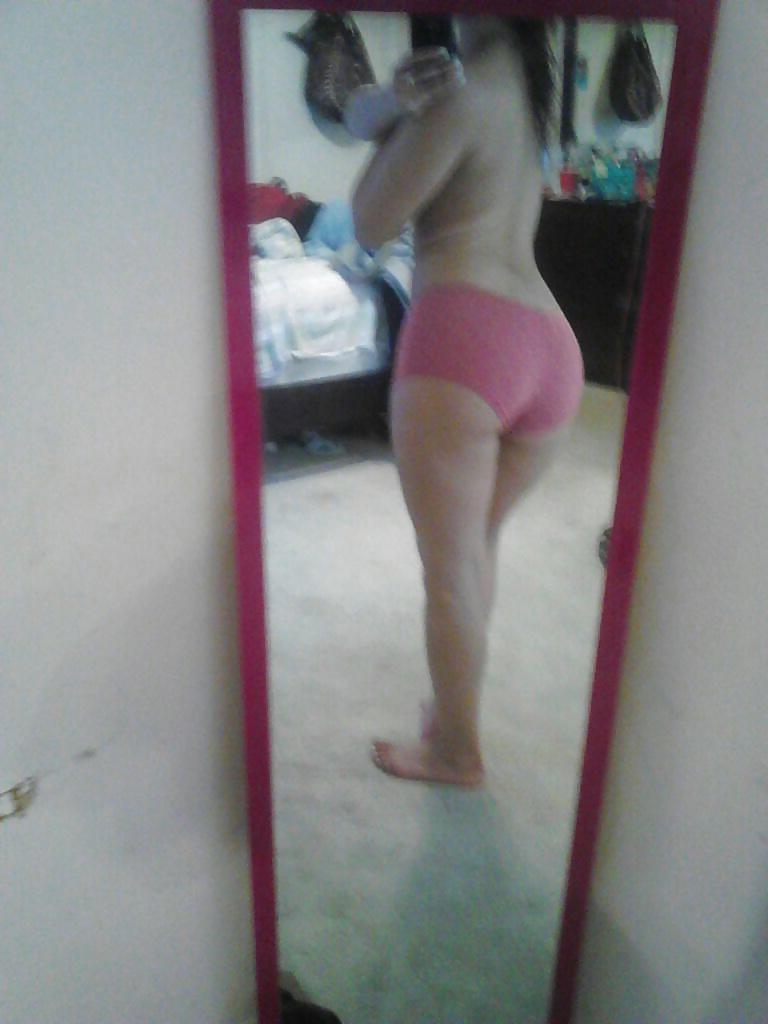13P Sexy latina selfshots