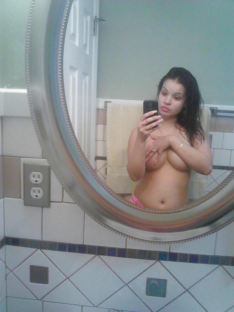 13P Sexy latina selfshots
