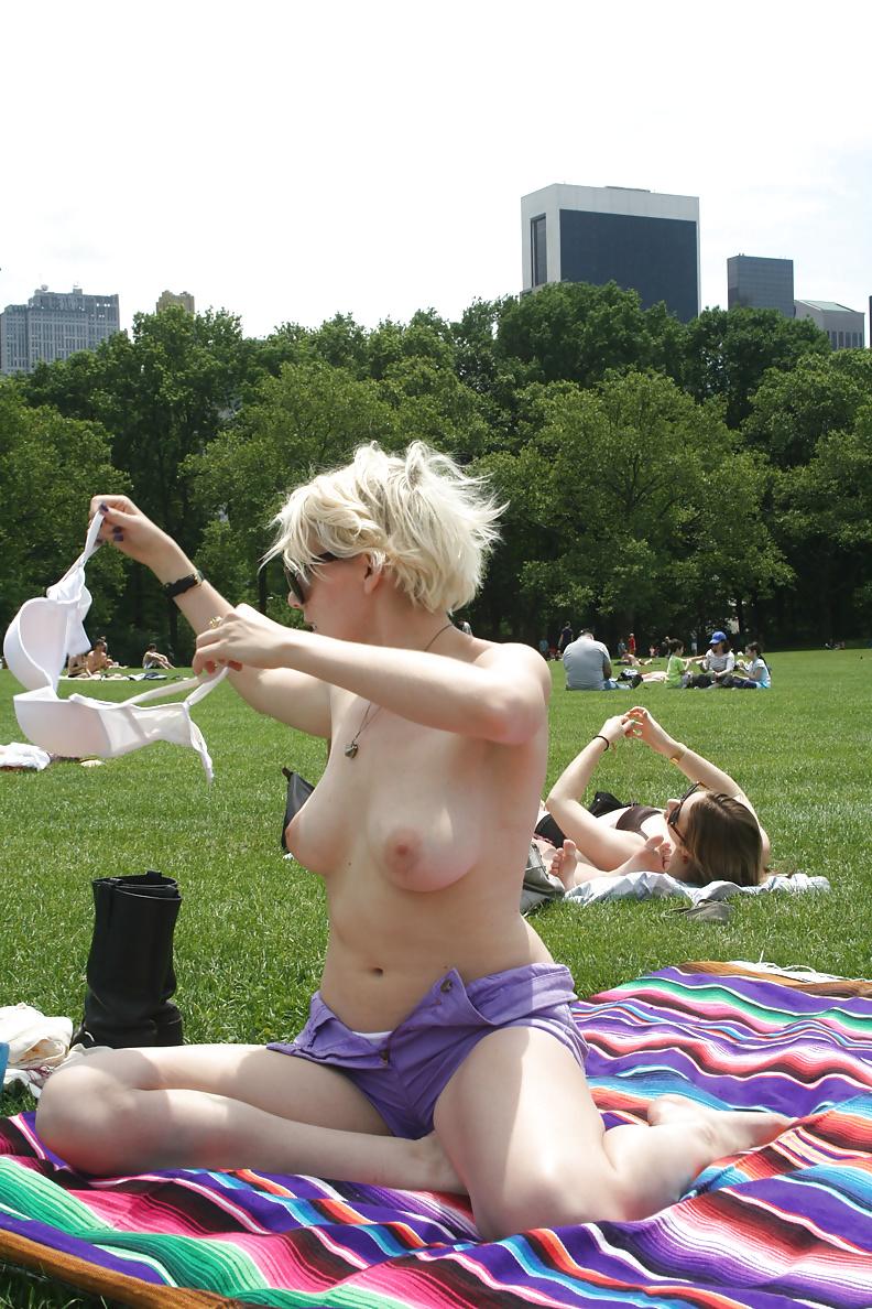 25P Topless Reading Club 2
