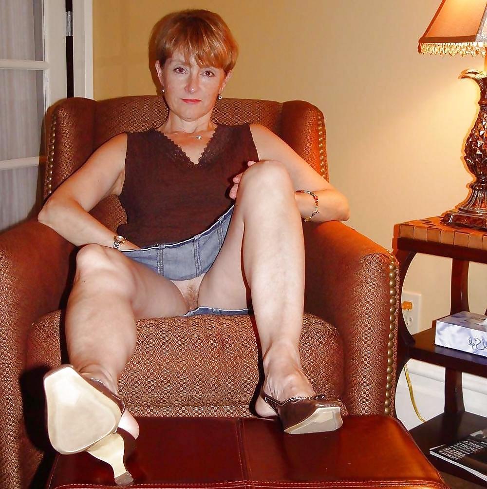 20P No panties at home upskirt hairy pussy