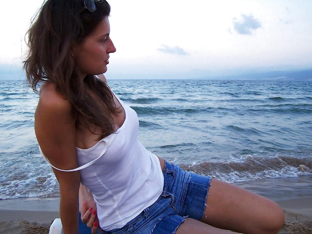 18P Wet t-shirt girlfriend spreads