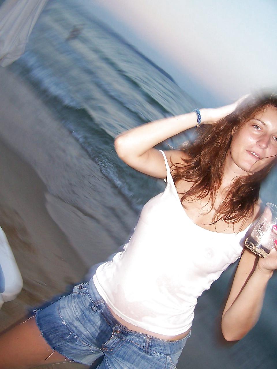 18P Wet t-shirt girlfriend spreads