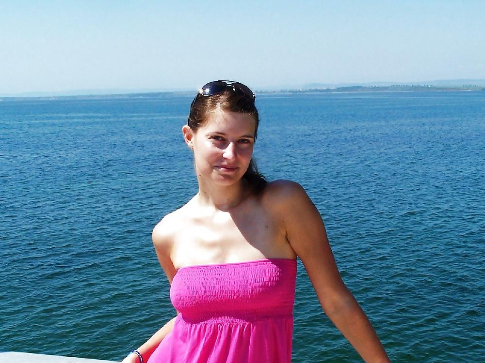 18P Wet t-shirt girlfriend spreads