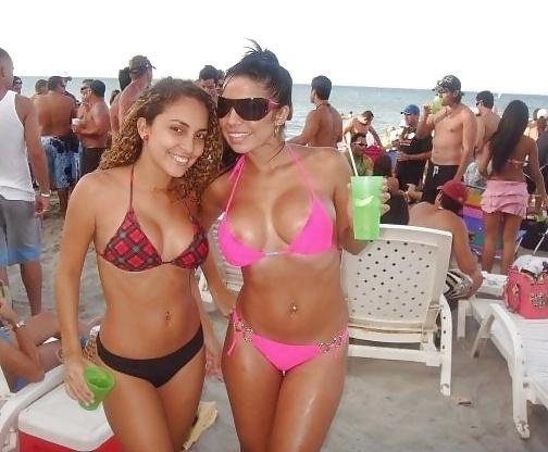 25P MAMIS LATINAS EN LA PLAYA
