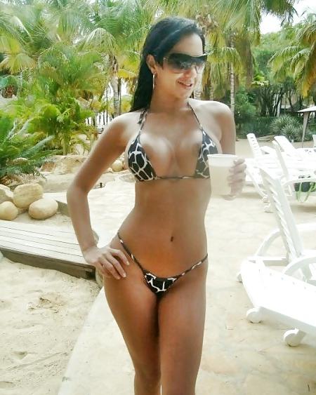 25P MAMIS LATINAS EN LA PLAYA