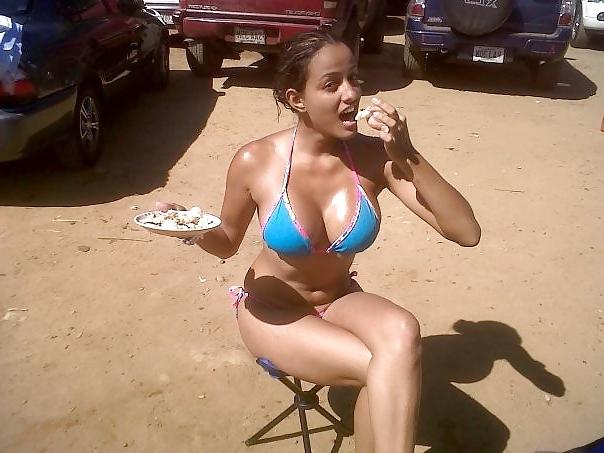 25P MAMIS LATINAS EN LA PLAYA