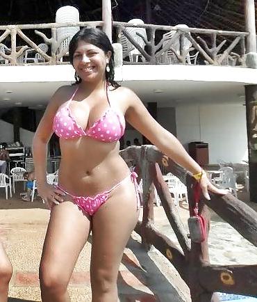 25P MAMIS LATINAS EN LA PLAYA