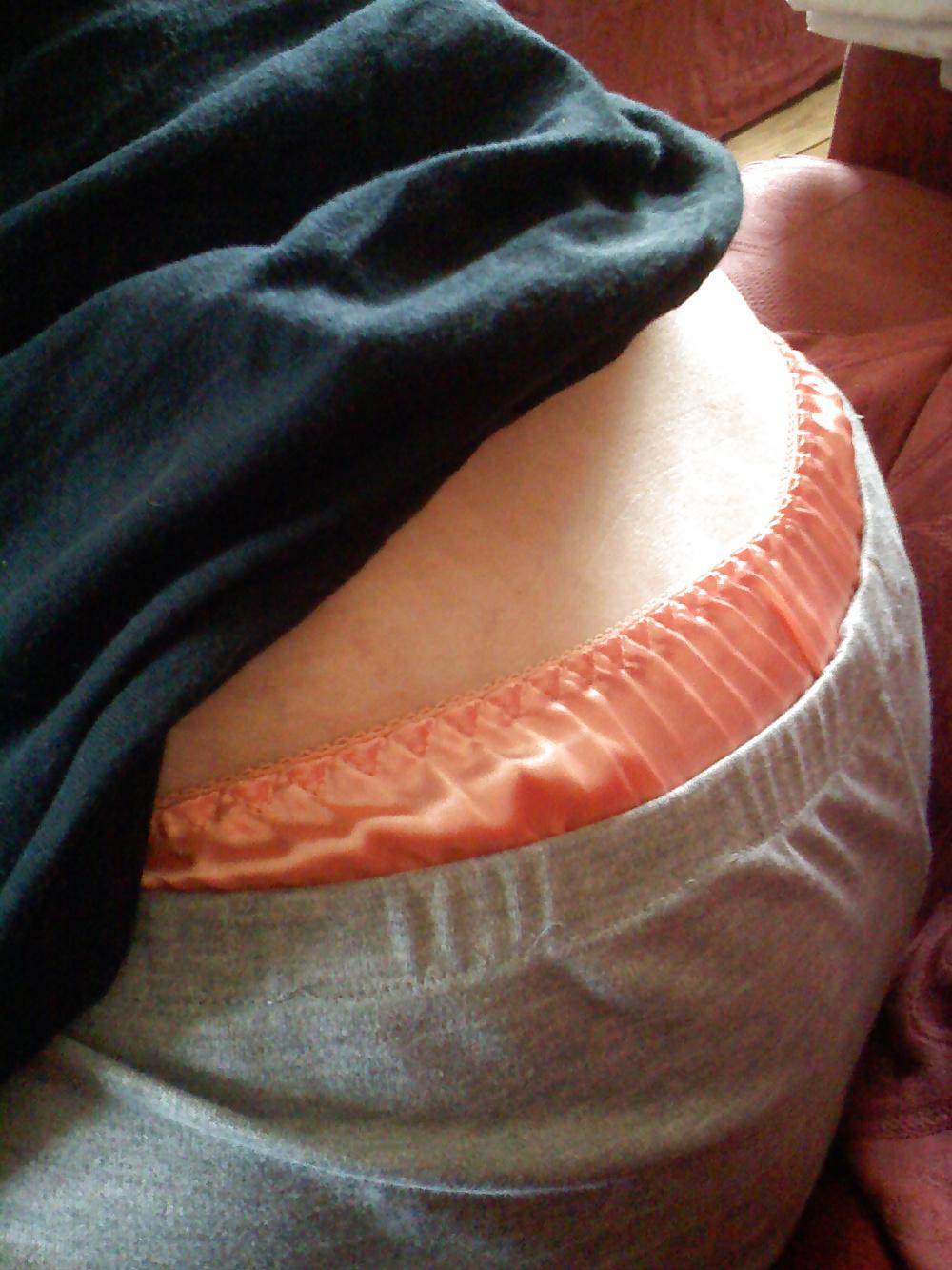 18P Wife's Satin Panty Pics