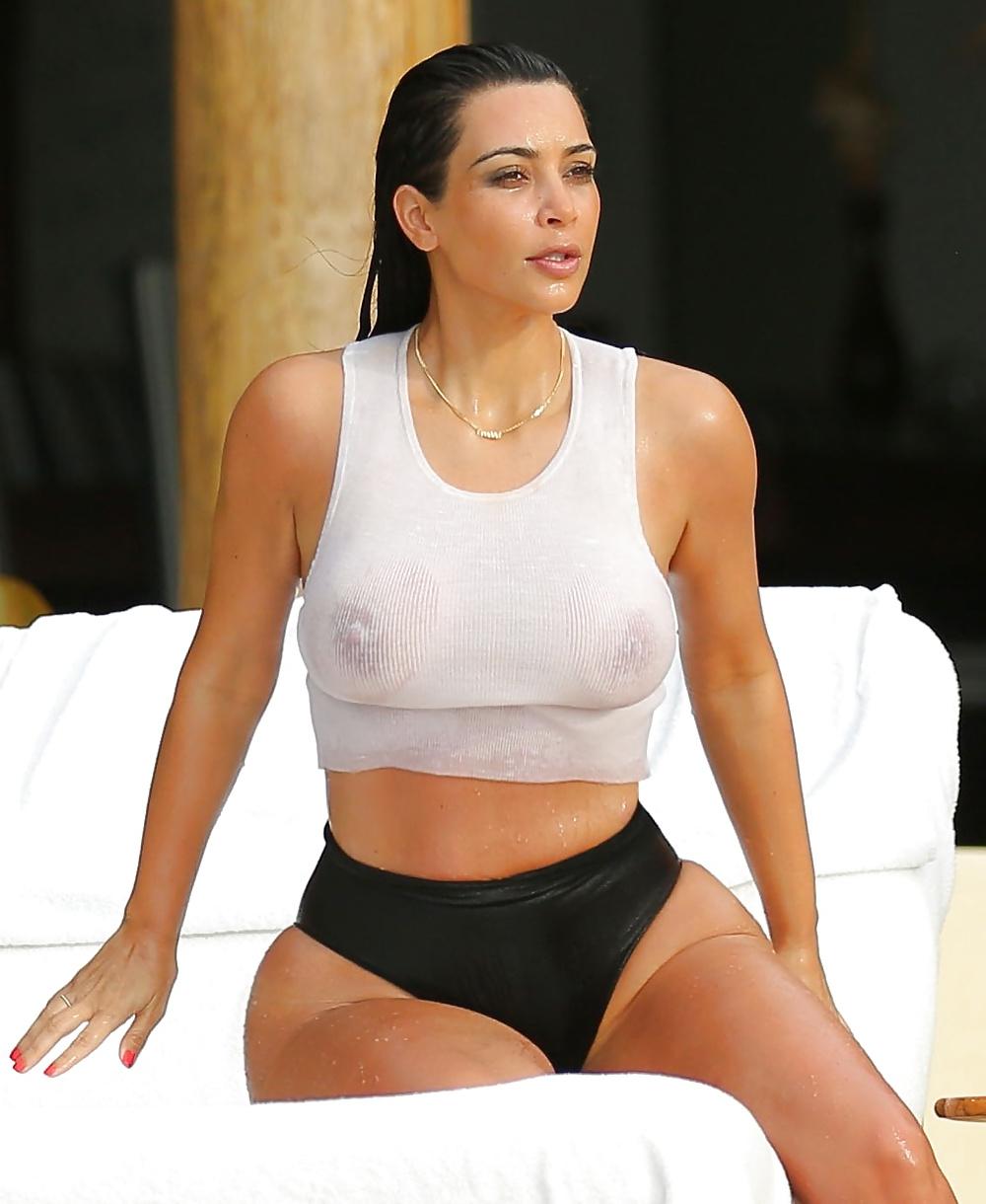 21P Kim Kardashian Tits and Ass (Wet T-Shirt on Honeymoon)