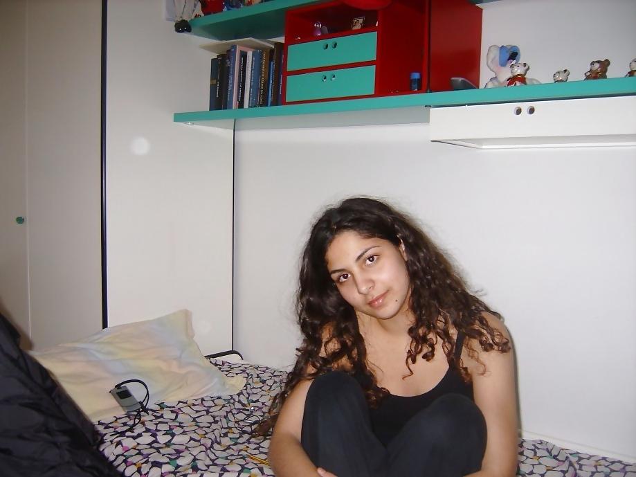 21P Hairy Teen Exposed Herself Pics