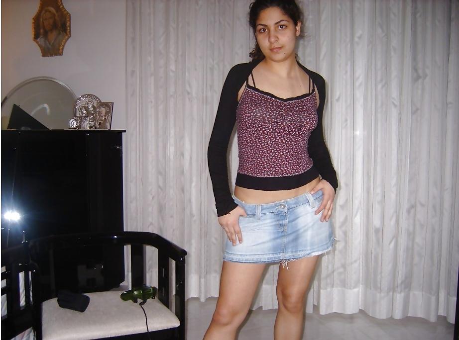 21P Hairy Teen Exposed Herself Pics