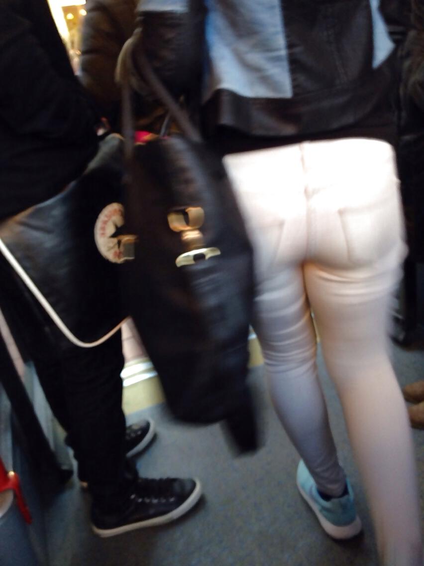 8P Hot ass in the bus