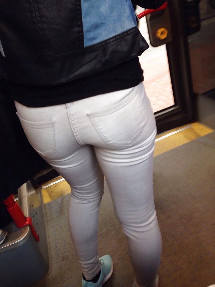 8P Hot ass in the bus