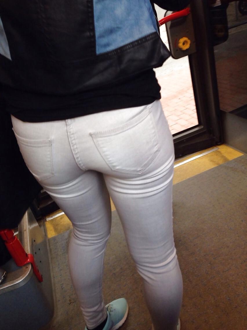 8P Hot ass in the bus