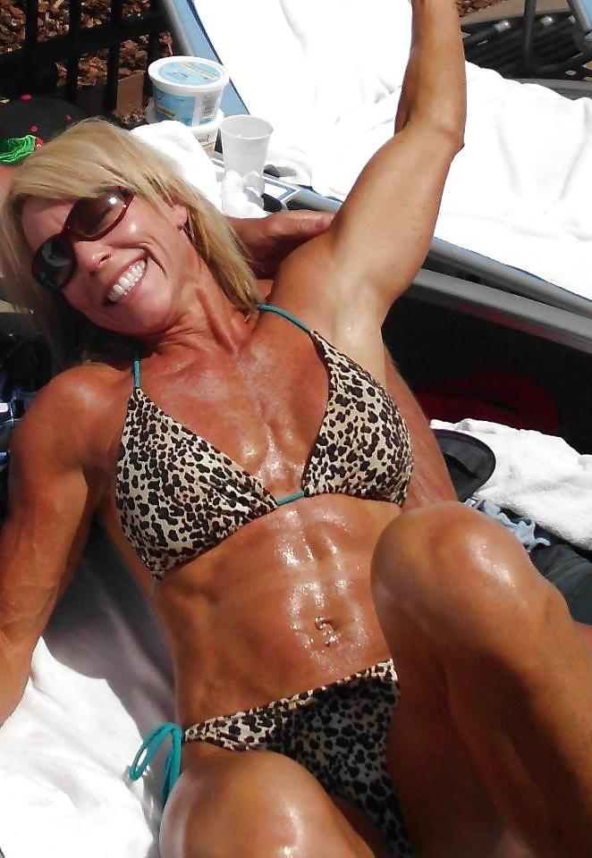 25P Domina – Muskelfrauen