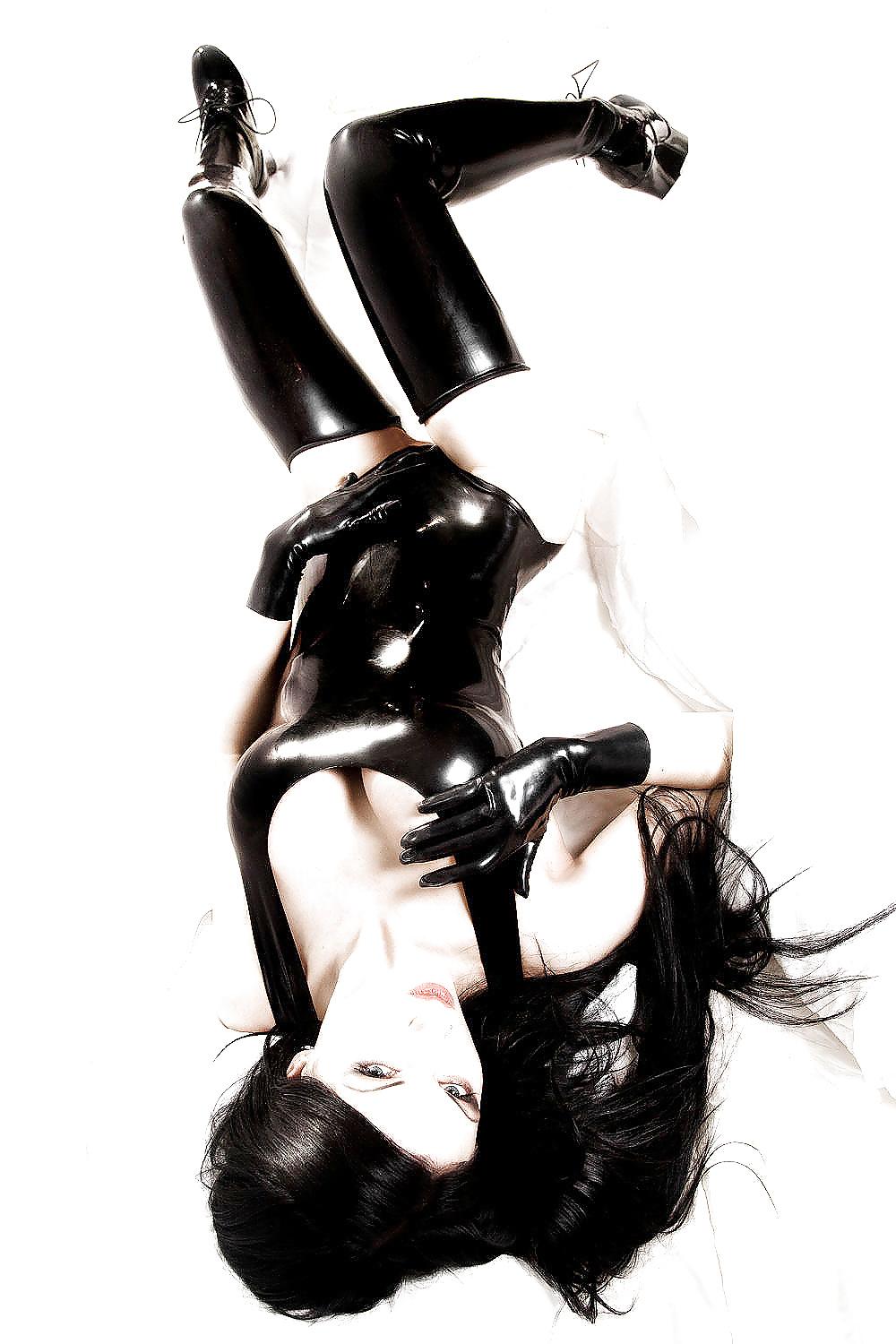 12P Latex Fetish