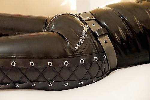 18P Leather,latex and tens