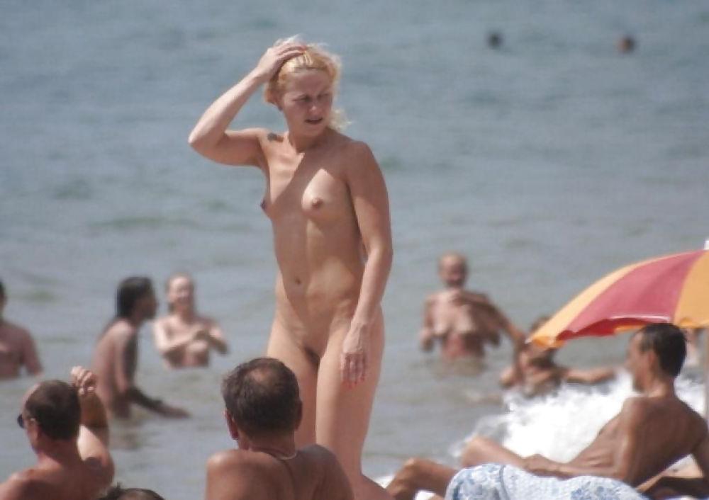 25P Nudist Blondes