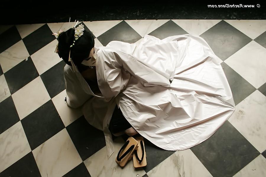 25P Latex Geisha