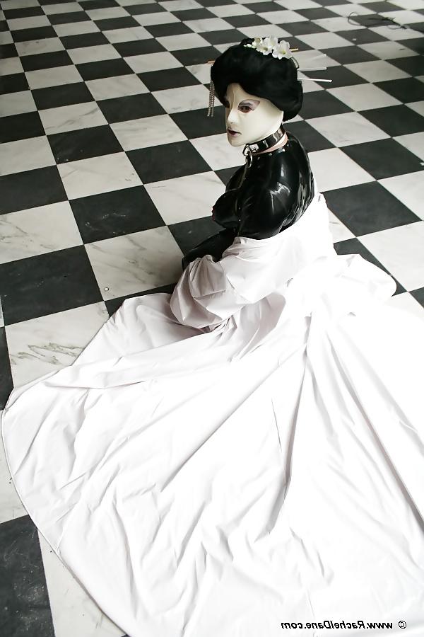 25P Latex Geisha