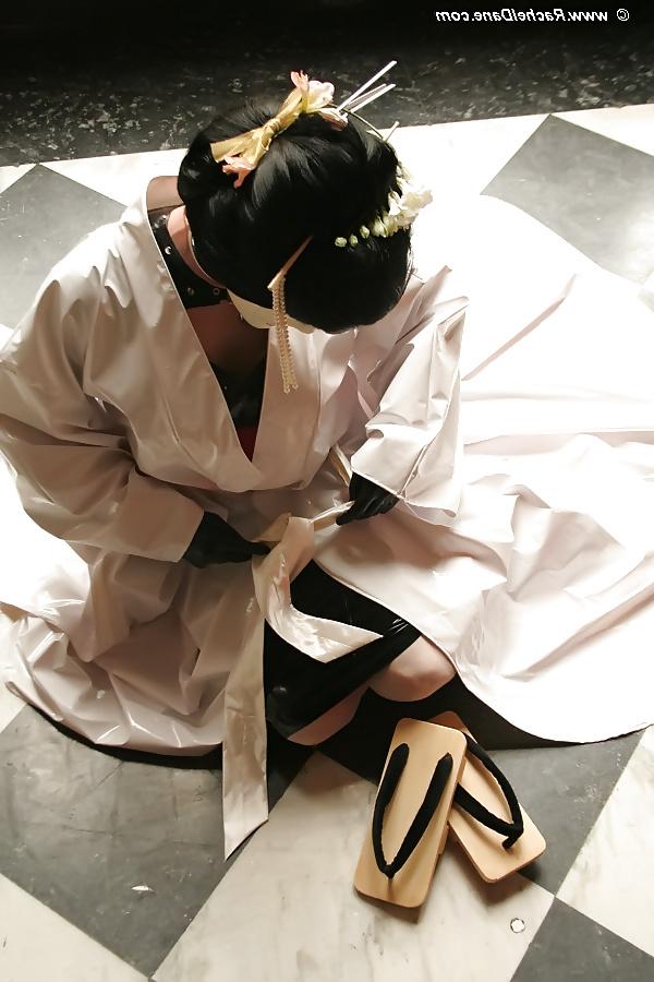 25P Latex Geisha