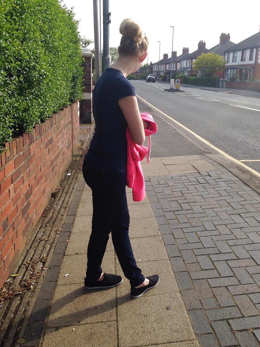25P Girls on the bus