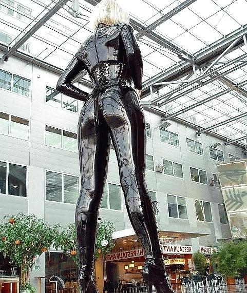 22P Dominatrix femdom
