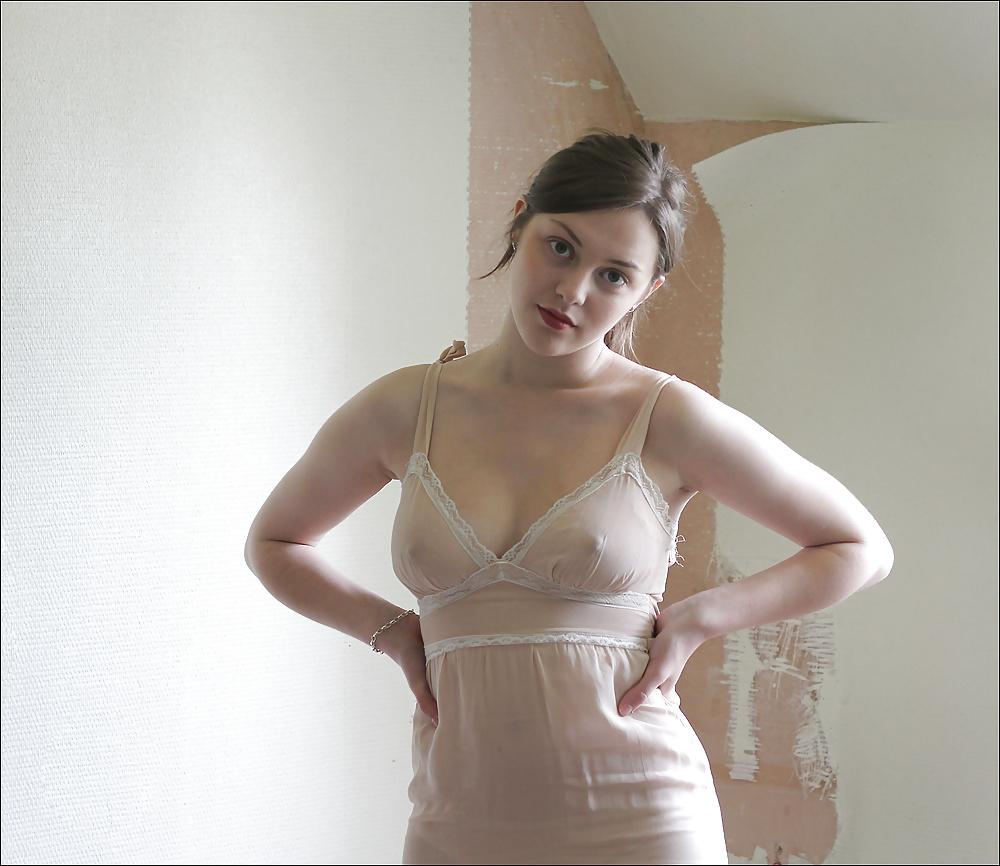 25P Semi-Clothed Amateur