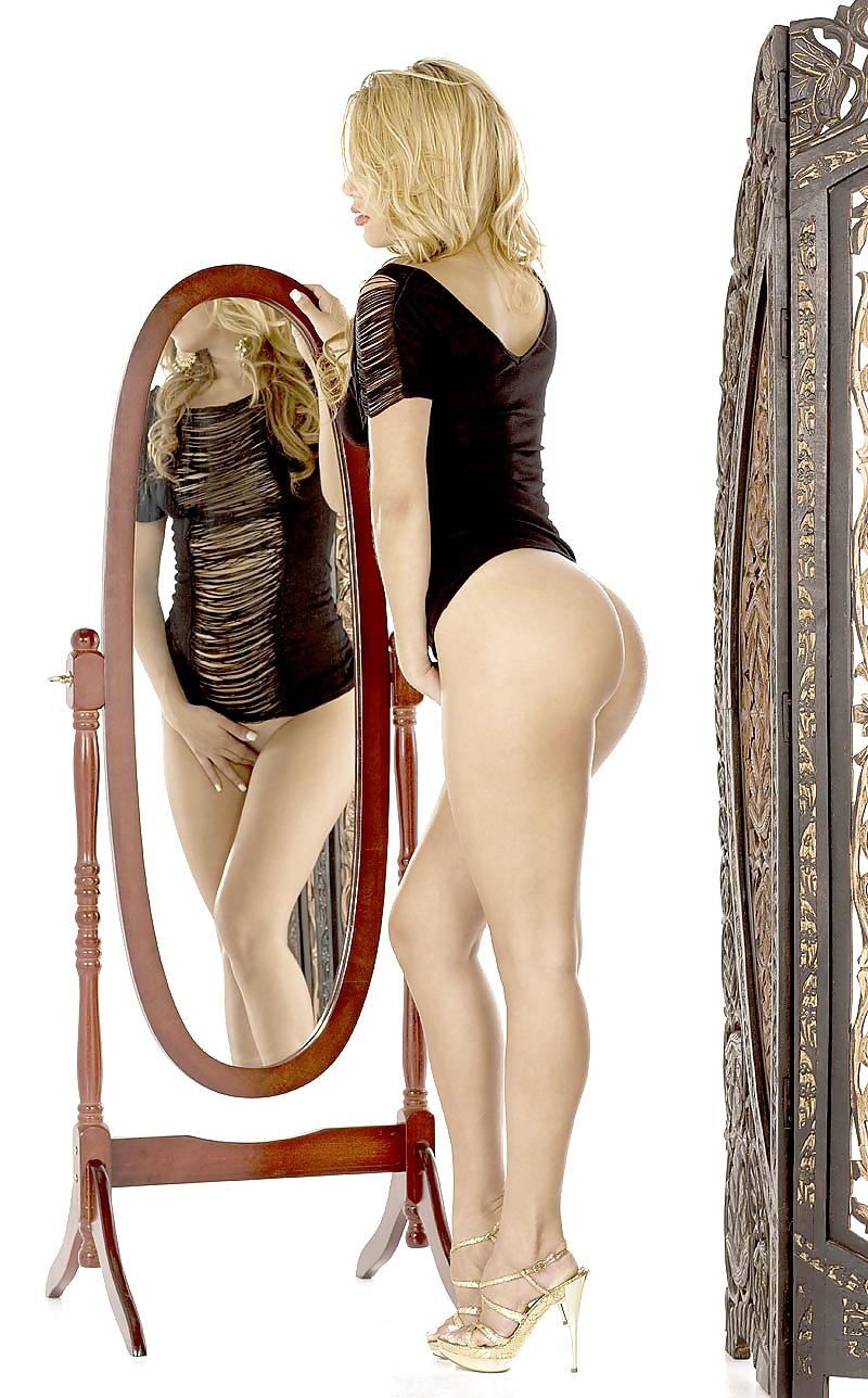 25P Ravishing Russian Modelling Nudes