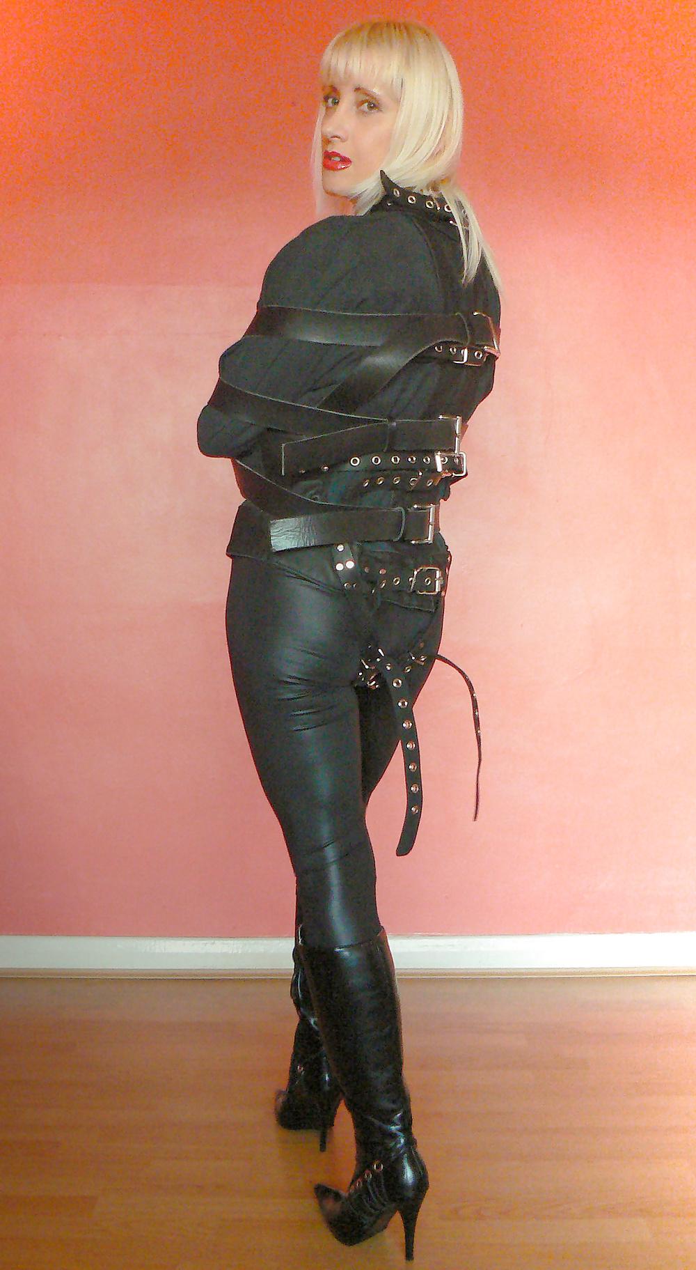 25P Dream in bondage and Latex