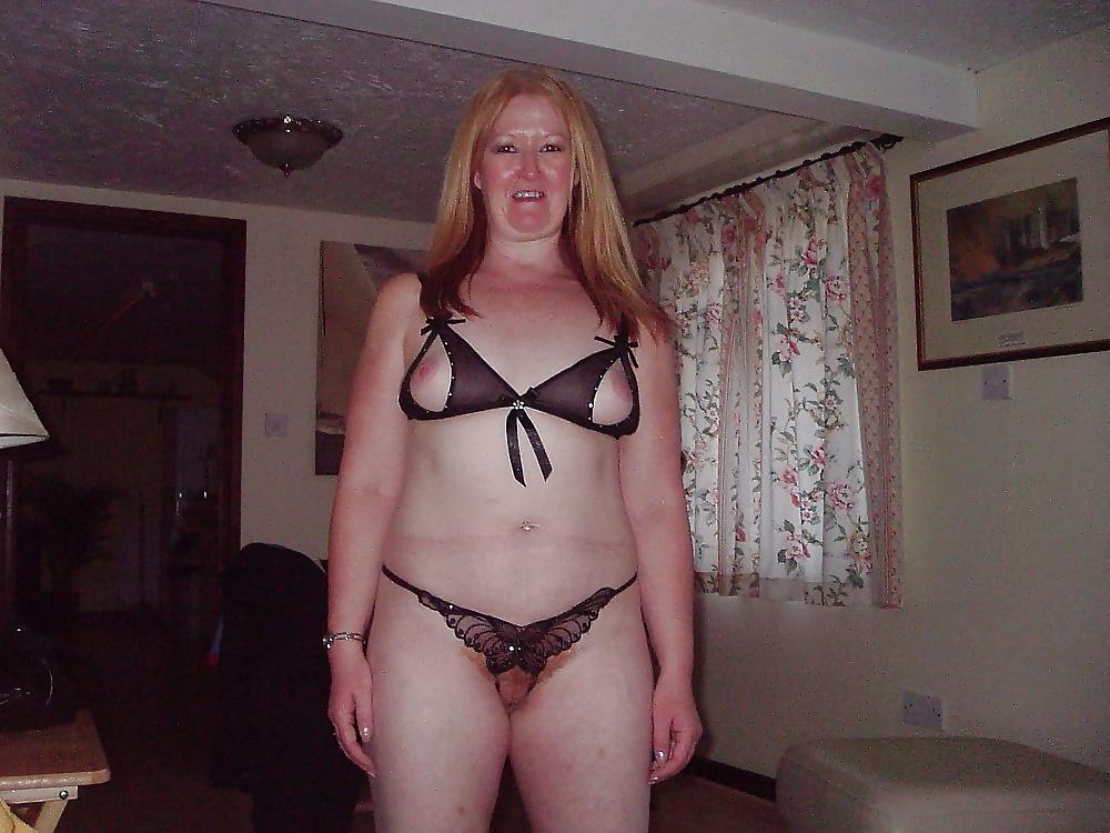 25P Old women Hairy Blonde Pussy