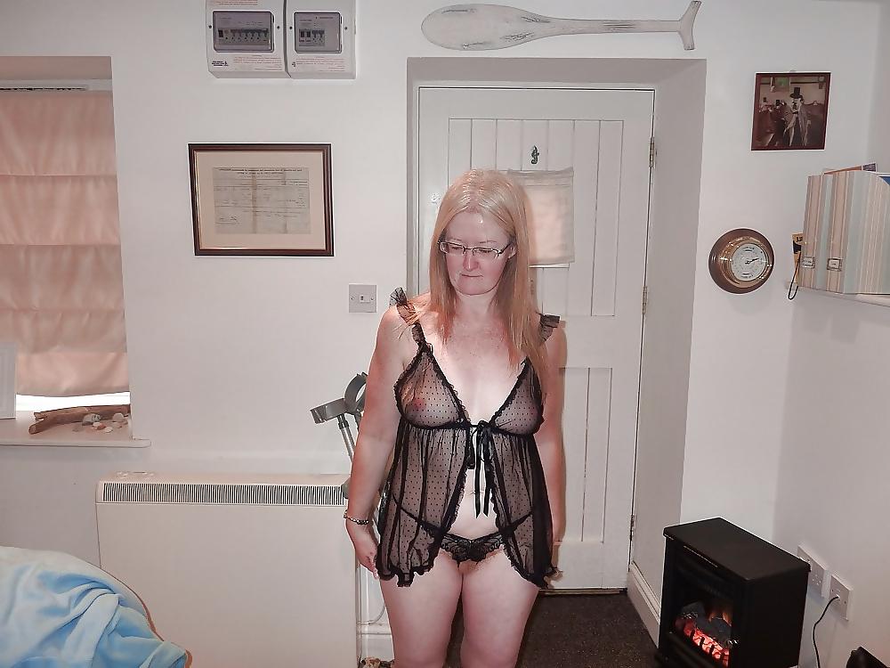 25P Old women Hairy Blonde Pussy