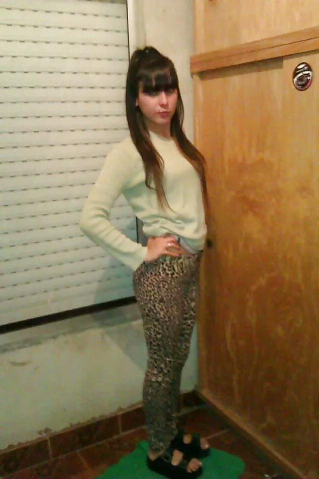 9P Latina teen 1 (petite latine salope)