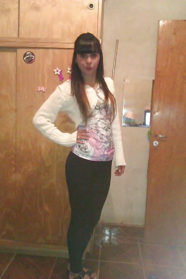 9P Latina teen 1 (petite latine salope)