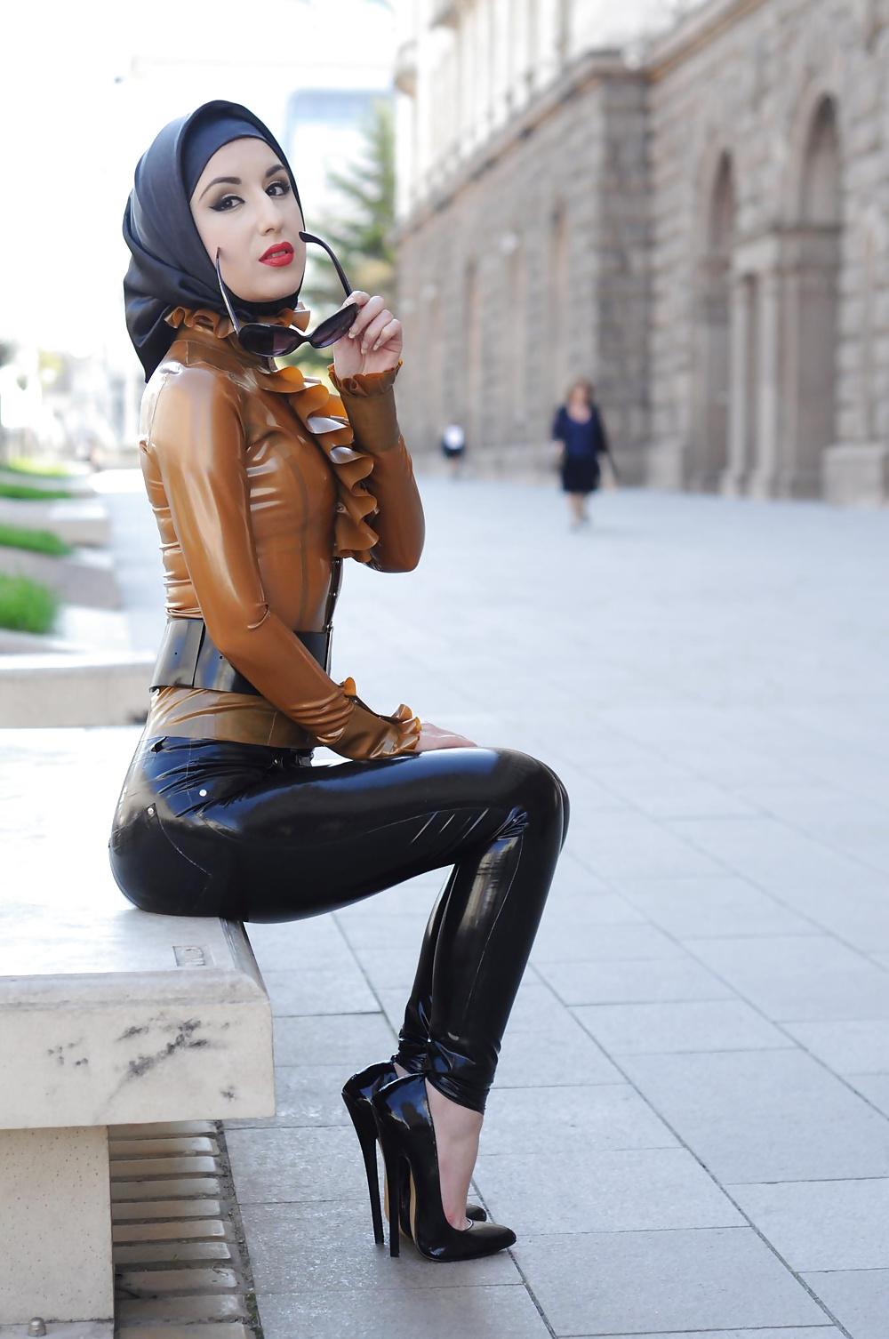 25P Sexy Latex